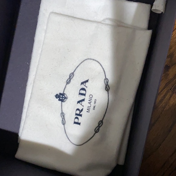 prada heels. - Picture 5 of 7